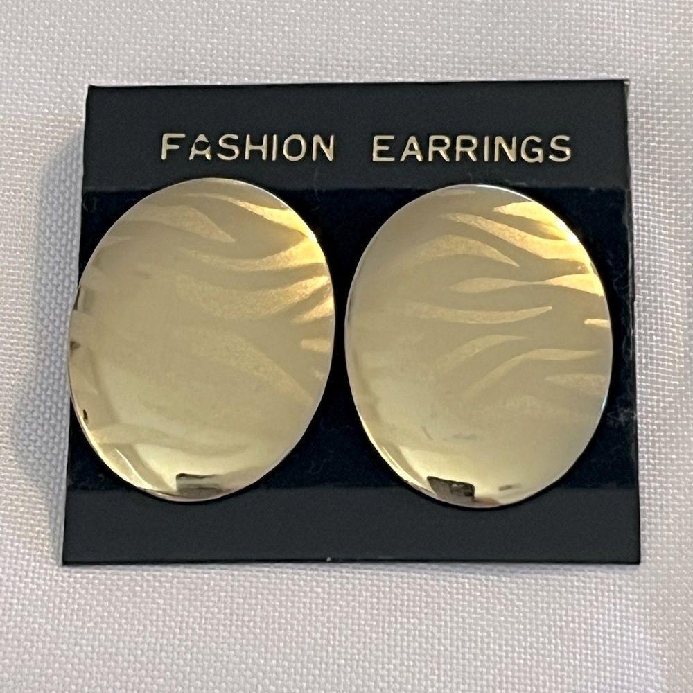 Retro Gold Tone Animal Print Oval Statement Pierced Earrings